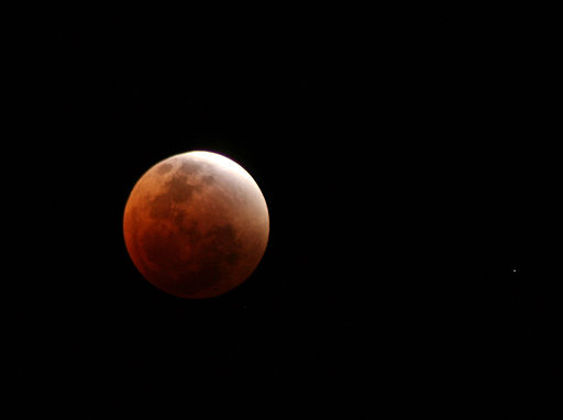 Blood Moon, Badass Bleeders, and More Weekend Links